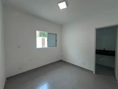 Casa - Térrea com piscina com 3 quartos (sendo 3 suite(s)) a 1000,00 metros praia.