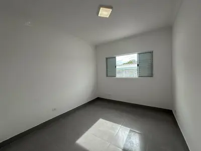 Casa - Térrea com piscina com 3 quartos (sendo 3 suite(s)) a 1000,00 metros praia.