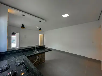 Casa - Térrea com piscina com 3 quartos (sendo 3 suite(s)) a 1000,00 metros praia.