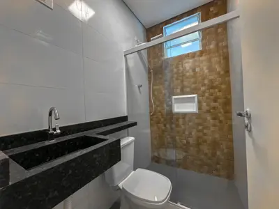 Casa - Térrea com piscina com 3 quartos (sendo 3 suite(s)) a 1000,00 metros praia.