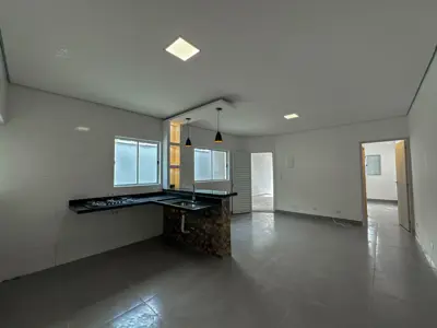 Casa - Térrea com piscina com 3 quartos (sendo 3 suite(s)) a 1000,00 metros praia.