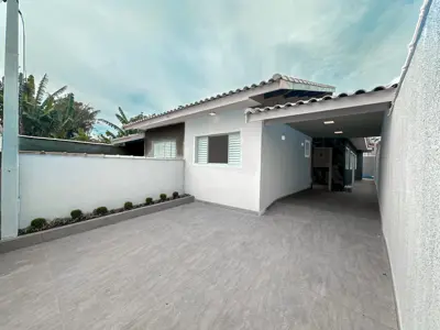 Casa - Térrea com piscina com 3 quartos (sendo 3 suite(s)) a 1000,00 metros praia.