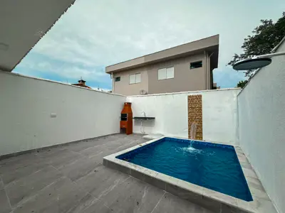 Casa - Térrea com piscina com 3 quartos (sendo 3 suite(s)) a 1000,00 metros praia.