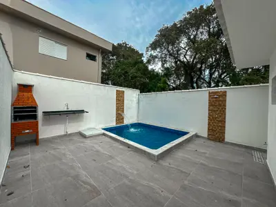 Casa - Térrea com piscina com 3 quartos (sendo 3 suite(s)) a 1000,00 metros praia.