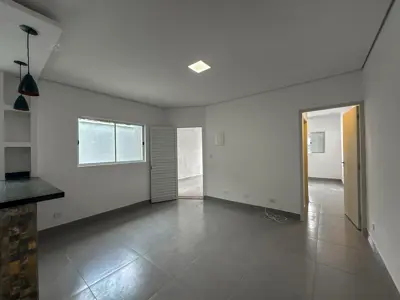 Casa - Térrea com piscina com 3 quartos (sendo 3 suite(s)) a 1000,00 metros praia.