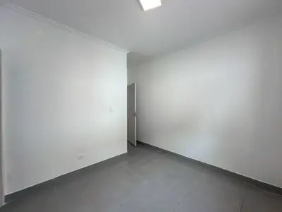 Casa - Térrea com piscina com 3 quartos (sendo 3 suite(s)) a 1000,00 metros praia.