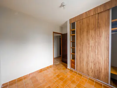Apartamento - Alto com 3 quartos (sendo 1 suite(s)) a 500,00 metros praia.