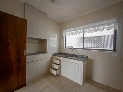 Apartamento - Alto com 3 quartos (sendo 1 suite(s)) a 500,00 metros praia.