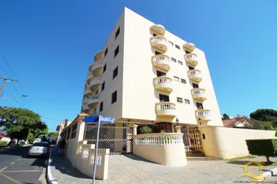 Apartamento - Alto com 3 quartos (sendo 1 suite(s)) a 500,00 metros praia.