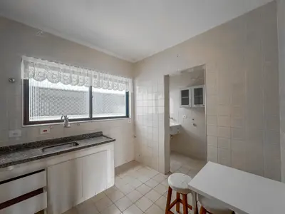 Apartamento - Alto com 3 quartos (sendo 1 suite(s)) a 500,00 metros praia.