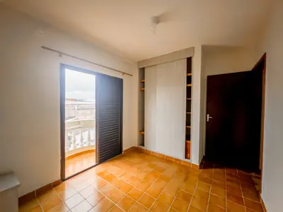 Apartamento - Alto com 3 quartos (sendo 1 suite(s)) a 500,00 metros praia.
