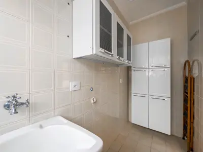 Apartamento - Alto com 3 quartos (sendo 1 suite(s)) a 500,00 metros praia.