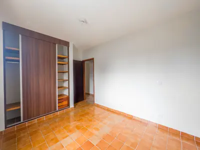 Apartamento - Alto com 3 quartos (sendo 1 suite(s)) a 500,00 metros praia.