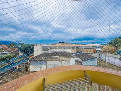 Apartamento - Alto com 3 quartos (sendo 1 suite(s)) a 500,00 metros praia.