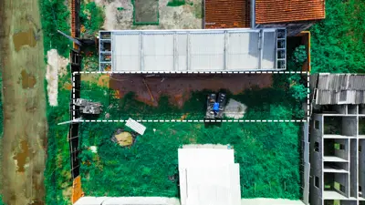 Terreno - Parte de lote com  quartos  a 8,00 metros praia.