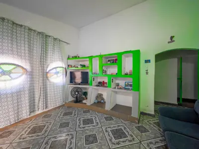Casa - Térrea com 2 quartos  a 3800,00 metros praia.