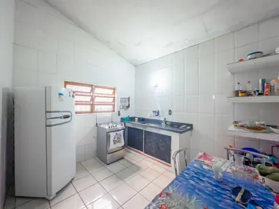 Casa - Térrea com 2 quartos  a 3800,00 metros praia.