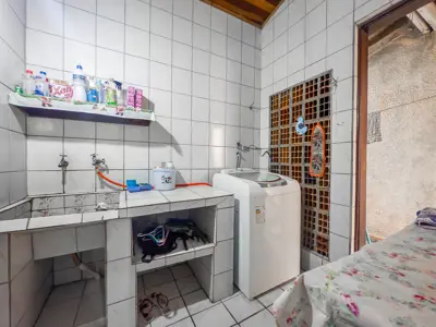 Casa - Térrea com 2 quartos  a 3800,00 metros praia.
