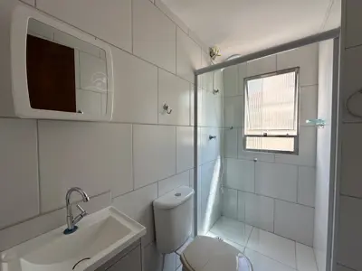 Apartamento - Amplo com 2 quartos  a 5000,00 metros praia.