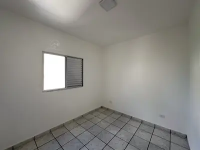 Apartamento - Amplo com 2 quartos  a 5000,00 metros praia.