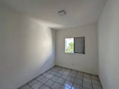 Apartamento - Amplo com 2 quartos  a 5000,00 metros praia.