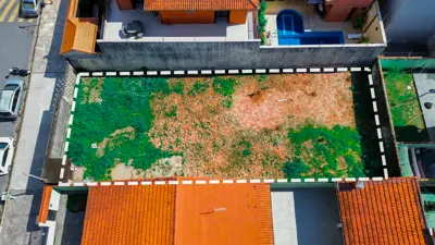 Terreno - Plano com  quartos  a 900,00 metros praia.