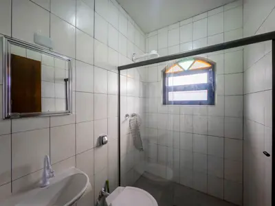 Casa - Térrea com 4 quartos (sendo 1 suite(s)) a 900,00 metros praia.