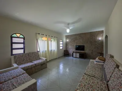 Casa - Térrea com 4 quartos (sendo 1 suite(s)) a 900,00 metros praia.