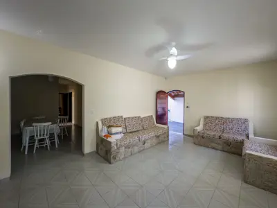 Casa - Térrea com 4 quartos (sendo 1 suite(s)) a 900,00 metros praia.