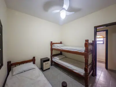 Casa - Térrea com 4 quartos (sendo 1 suite(s)) a 900,00 metros praia.