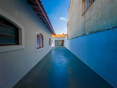 Casa - Térrea com 4 quartos (sendo 1 suite(s)) a 900,00 metros praia.