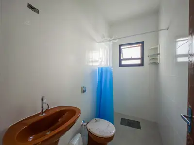 Casa - Térrea com 4 quartos (sendo 1 suite(s)) a 900,00 metros praia.