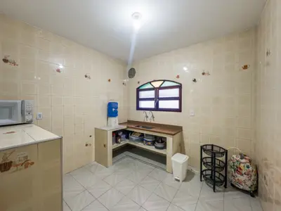 Casa - Térrea com 4 quartos (sendo 1 suite(s)) a 900,00 metros praia.