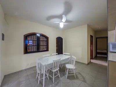 Casa - Térrea com 4 quartos (sendo 1 suite(s)) a 900,00 metros praia.
