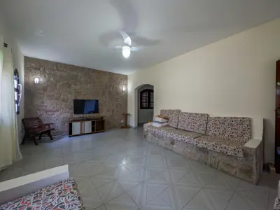 Casa - Térrea com 4 quartos (sendo 1 suite(s)) a 900,00 metros praia.