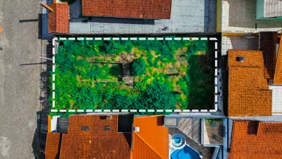 Terreno - Plano com  quartos  a 700,00 metros praia.