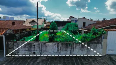 Terreno - Plano com  quartos  a 700,00 metros praia.