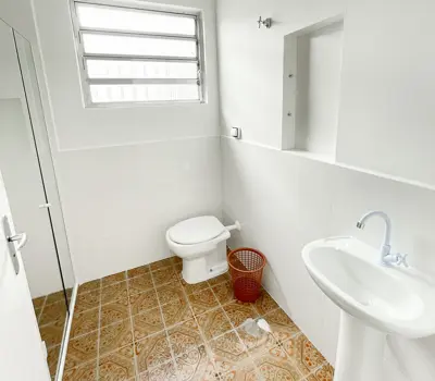Casa - Térrea com 3 quartos (sendo 1 suite(s)) a 700,00 metros praia.