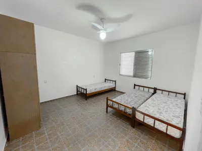 Casa - Térrea com 3 quartos (sendo 1 suite(s)) a 700,00 metros praia.