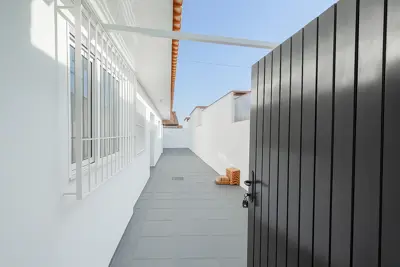 Casa - Térrea com 3 quartos (sendo 1 suite(s)) a 700,00 metros praia.