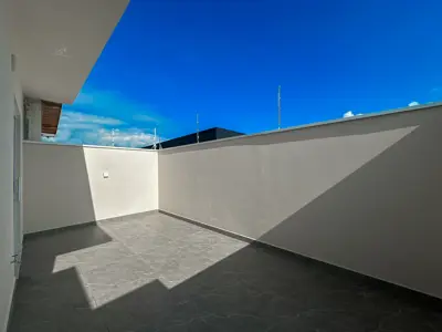 Casa - Térrea com 2 quartos (sendo 1 suite(s)) a 3,00 metros praia.