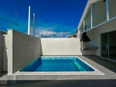 Casa - Térrea com 2 quartos (sendo 1 suite(s)) a 3,00 metros praia.