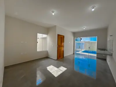 Casa - Térrea com 2 quartos (sendo 1 suite(s)) a 3,00 metros praia.
