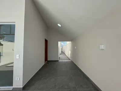 Casa - Térrea com 2 quartos (sendo 1 suite(s)) a 3,00 metros praia.