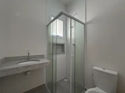 Casa - Térrea com 2 quartos (sendo 1 suite(s)) a 3,00 metros praia.