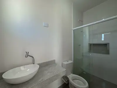 Casa - Térrea com 2 quartos (sendo 1 suite(s)) a 3,00 metros praia.