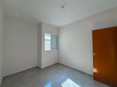 Casa - Térrea com 2 quartos (sendo 1 suite(s)) a 3,00 metros praia.