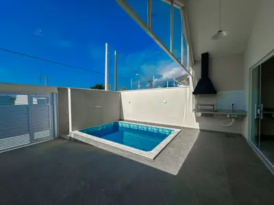 Casa - Térrea com 2 quartos (sendo 1 suite(s)) a 3,00 metros praia.