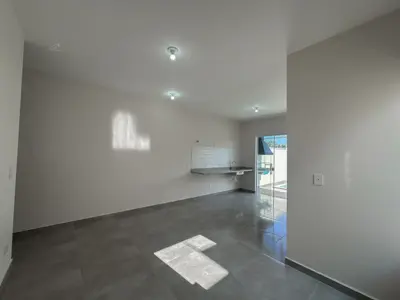 Casa - Térrea com 2 quartos (sendo 1 suite(s)) a 3,00 metros praia.