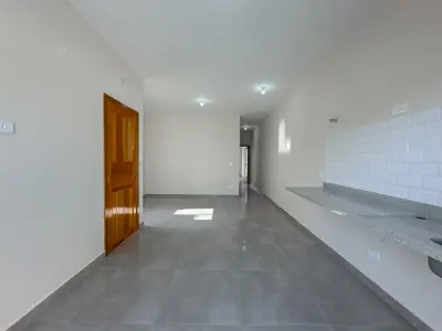 Casa - Térrea com 2 quartos (sendo 1 suite(s)) a 3,00 metros praia.
